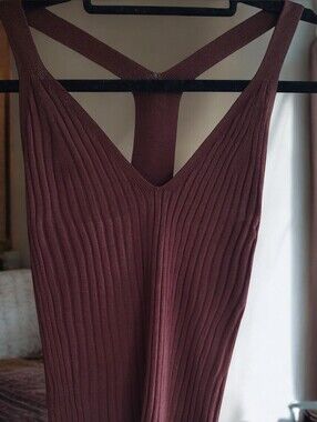 Ribbed V-Neck Tank Top in A Warm Brown Color